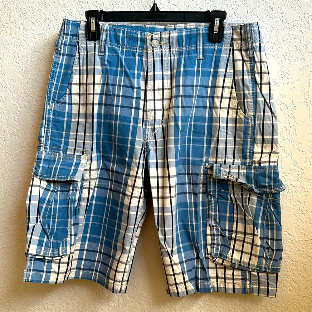 Men’s plaid cargo shorts